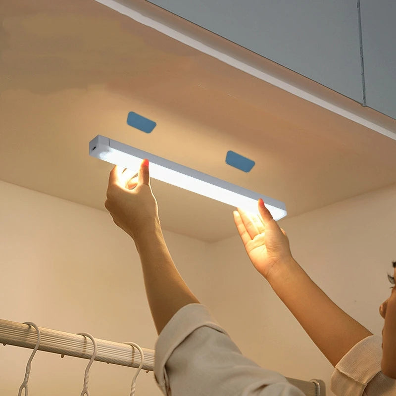 Luminária LED Sem Fio com Sensor de Movimento